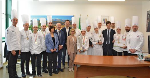 Il Team Cuochi Marche oggi in Regione dopo i successi ai Campionati Italiani della Cucina di Rimini