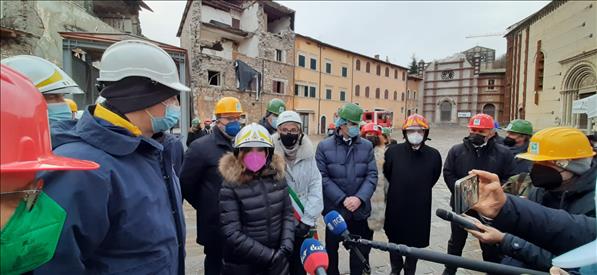 Visita del presidente Casellati a Visso conclude la due giorni nelle Marche. Acquaroli: 