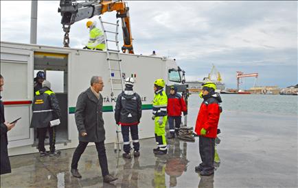 Migranti: sopralluogo dell’assessore alla Protezione Civile Aguzzi al punto di prima accoglienza in allestimento al porto di Ancona
