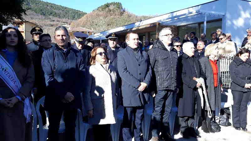 autorità presenti a inaugurazione nuova scuola infanzia Pievetorina 11-12-2018