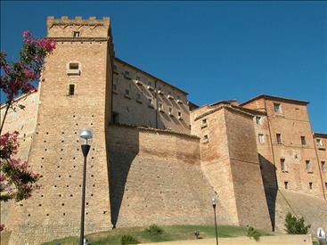 Castello di Brunforte, Loro Piceno ritrova il suo tesoro: 800.000 euro dai fondi sisma