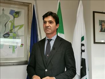 Il presidente Acquaroli firma il decreto di nomina dei tre nuovi assessori: Antonini, Biondi e Brandoni