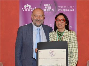 Vino, premio Angelo Betti a Pantaleone Vini di Colonnata Alta (Ascoli Piceno) pionieri del biologico, in azienda coniugano biodiversità e vitigni autoctoni