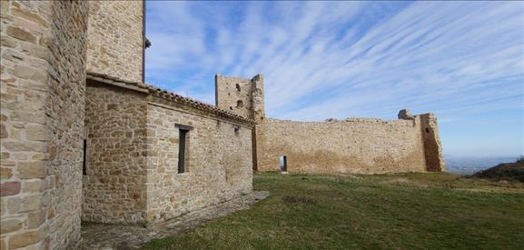San Severino, riqualificazione per il Castello di Pitino