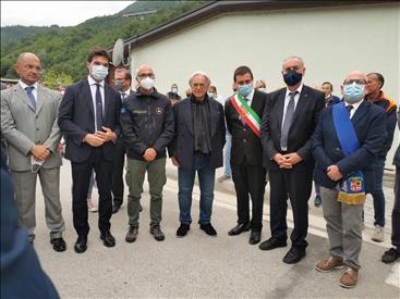 Arquata, il presidente Acquaroli e l’assessore Castelli alla commemoriazione delle vittime del terremoto