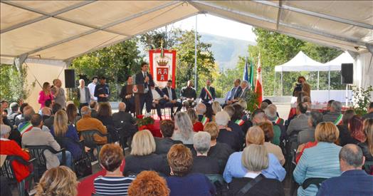 A Camerino inaugurata la nuova sede temporanea degli uffici comunali. Acquaroli: “Legislazione mirata per ricostruire i territori terremotati”