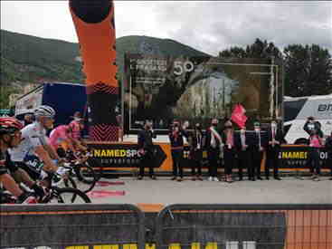 Giro d'Italia 2021: il presidente Acquaroli alla partenza della 6^ tappa a Genga