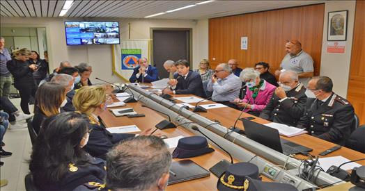 Terremoto, il presidente Acquaroli e l’assessore Aguzzi partecipano alla riunione del Cor. Punto stampa successivo di aggiornamento della situazione