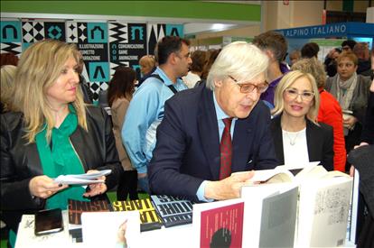 Al Salone del libro di Torino il sottosegretario Sgarbi presenta le Celebrazioni di Luigi Bartolini nello stand della Regione Marche