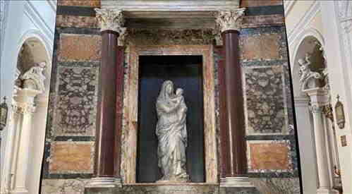 La riproduzione della tomba di Raffaello, a cura di Vittorio Sgarbi all'ex Convento dei Carmelitani Scalzi Urbino