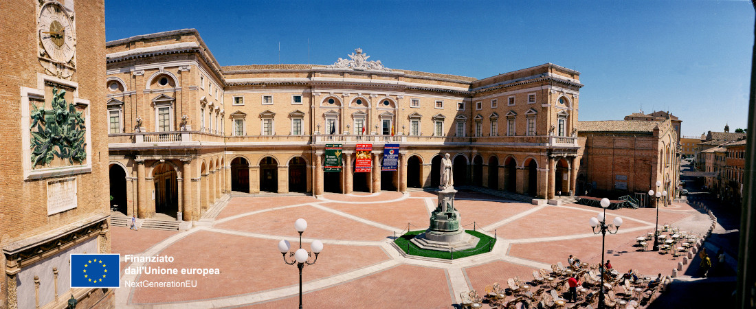 Piazza Leopardi Recanati